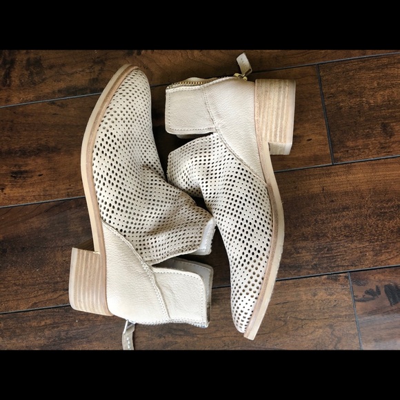 DOLCE VITA boots - Picture 10 of 13